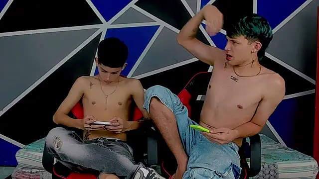 Snapshot of migueyalejo_teens chatting on March 14, 2025, 6:10 am migueyalejo teens online show from March 14, 2025, 6:10 am