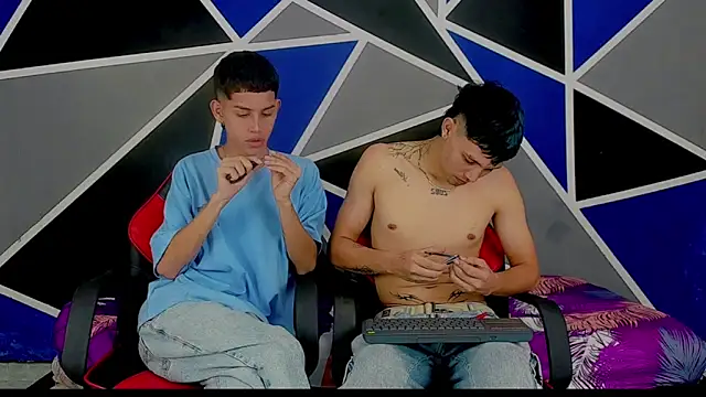 Snapshot of migueyalejo_teens chatting on February 26, 2025, 3:03 am migueyalejo teens online show from February 26, 2025, 3:03 am