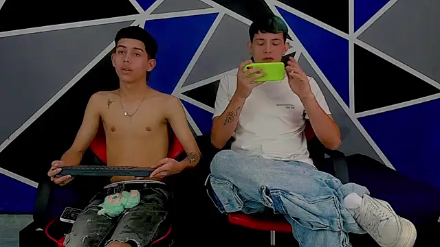 Snapshot of migueyalejo_teens chatting on March 15, 2025, 3:07 am migueyalejo teens online show from March 15, 2025, 3:07 am