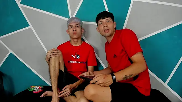 Snapshot of migueyalejo_teens chatting on October 17, 2025, 3:32 am migueyalejo teens online show from October 17, 2025, 3:32 am