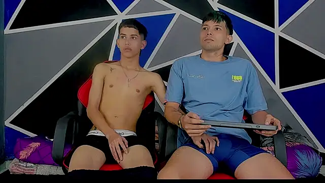 Snapshot of migueyalejo_teens chatting on March 1, 2025, 5:42 am migueyalejo teens online show from March 1, 2025, 5:42 am