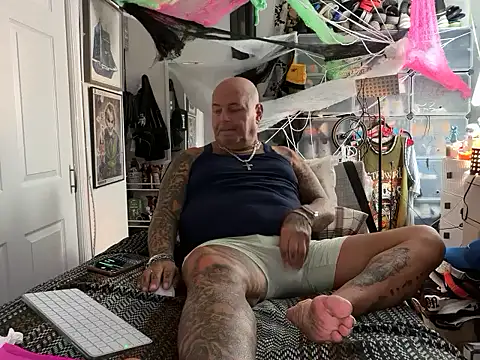 joeytatts66 online show from October 1, 2025, 1:22 am