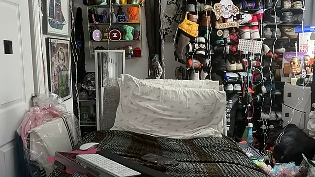 joeytatts66 online show from March 4, 2026, 2:19 am