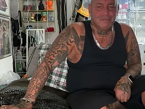 joeytatts66 online show from November 20, 2025, 2:12 am