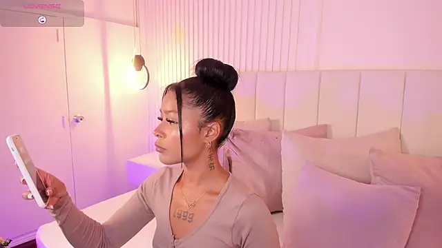 Snapshot of natali_henao chatting on October 9, 2025, 9:26 pm natali henao online show from October 9, 2025, 9:26 pm