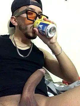 kmilo2405 online show from January 11, 2026, 10:22 am