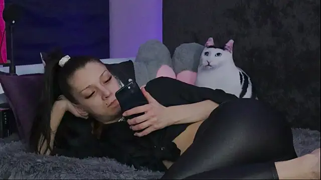 Kathleen Meow online show from December 12, 2024, 10:24 am