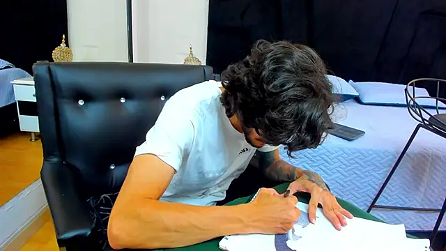 Loggan donnelly online show from February 13, 2025, 8:55 pm