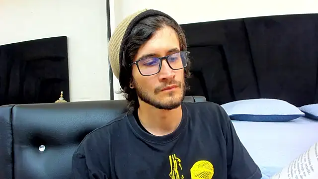 Loggan donnelly online show from February 14, 2025, 8:59 pm