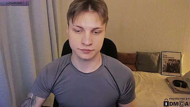 handsome guy01 online show from February 4, 2026, 9:54 pm