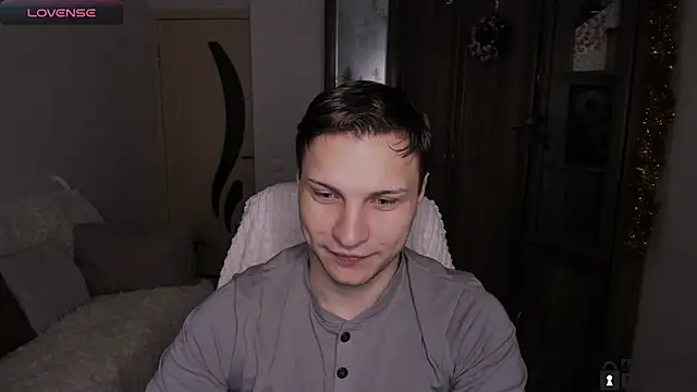 handsome guy01 online show from December 21, 2025, 7:37 pm