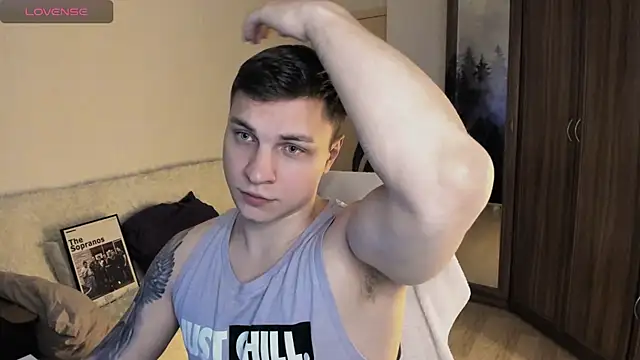 handsome guy01 online show from October 6, 2025, 3:35 pm