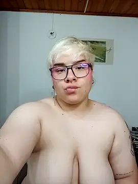 Snapshot of amalia_love chatting on September 25, 2025, 5:35 am amalia love online show from September 25, 2025, 5:35 am