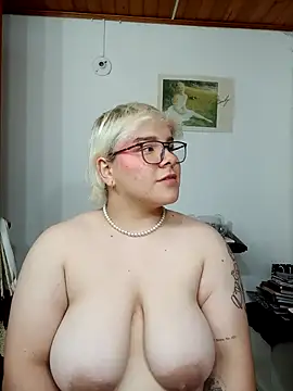 Snapshot of amalia_love chatting on October 5, 2025, 5:31 am amalia love online show from October 5, 2025, 5:31 am