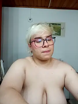 Snapshot of amalia_love chatting on October 9, 2025, 5:19 am amalia love online show from October 9, 2025, 5:19 am