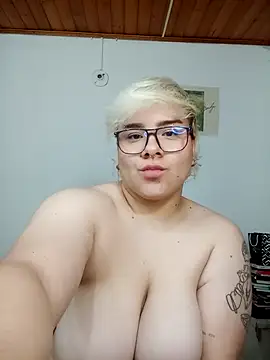 Snapshot of amalia_love chatting on November 2, 2025, 8:08 am amalia love online show from November 2, 2025, 8:08 am