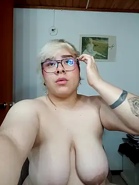 Snapshot of amalia_love chatting on October 18, 2025, 6:04 am amalia love online show from October 18, 2025, 6:04 am