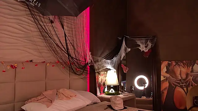 Snapshot of ViolaFlirt chatting on October 28, 2025, 4:35 am ViolaFlirt online show from October 28, 2025, 4:35 am