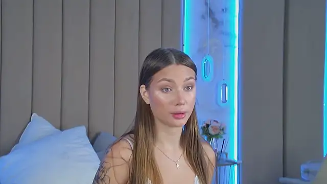 Snapshot of ViolaFlirt chatting on October 16, 2025, 4:43 am ViolaFlirt online show from October 16, 2025, 4:43 am