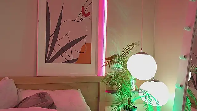 Snapshot of ViolaFlirt chatting on October 24, 2025, 4:22 am ViolaFlirt online show from October 24, 2025, 4:22 am