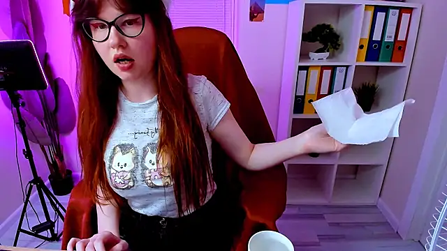 CarolGiggly online show from October 5, 2025, 6:09 pm