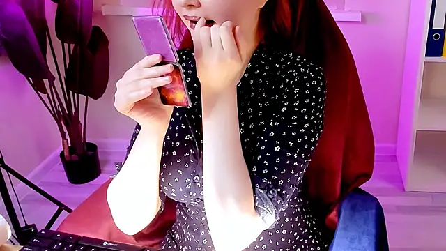 CarolGiggly online show from December 17, 2025, 8:19 am