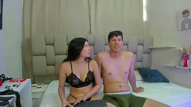 YellowCouple online show from December 4, 2024, 1:25 pm