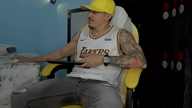 Snapshot of Alex_motta chatting on October 31, 2025, 3:36 am Alex motta online show from October 31, 2025, 3:36 am