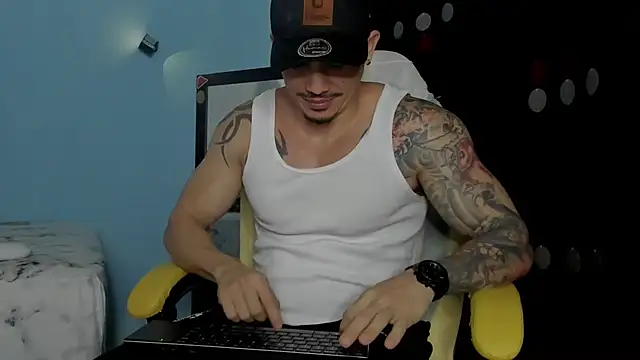 Snapshot of Alex_motta chatting on November 1, 2025, 4:08 am Alex motta online show from November 1, 2025, 4:08 am