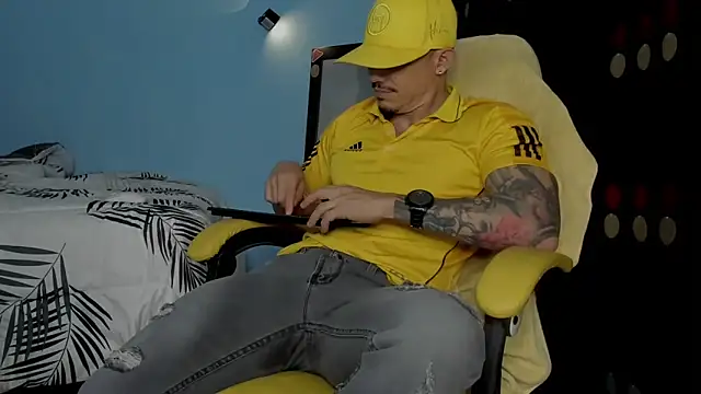 Snapshot of Alex_motta chatting on October 11, 2025, 4:02 am Alex motta online show from October 11, 2025, 4:02 am