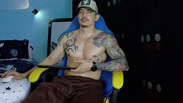 Snapshot of Alex_motta chatting on May 17, 2026, 4:34 am Alex motta online show from May 17, 2026, 4:34 am