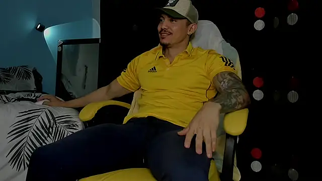 Snapshot of Alex_motta chatting on September 19, 2025, 1:42 am Alex motta online show from September 19, 2025, 1:42 am