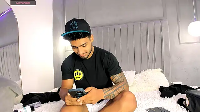 Snapshot of Yoi_Olimpo chatting on March 21, 2025, 12:50 pm Yoi Olimpo online show from March 21, 2025, 12:50 pm