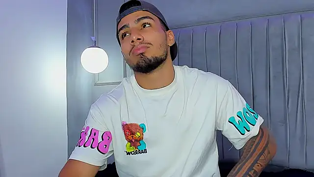 Snapshot of Yoi_Olimpo chatting on February 21, 2025, 12:27 pm Yoi Olimpo online show from February 21, 2025, 12:27 pm