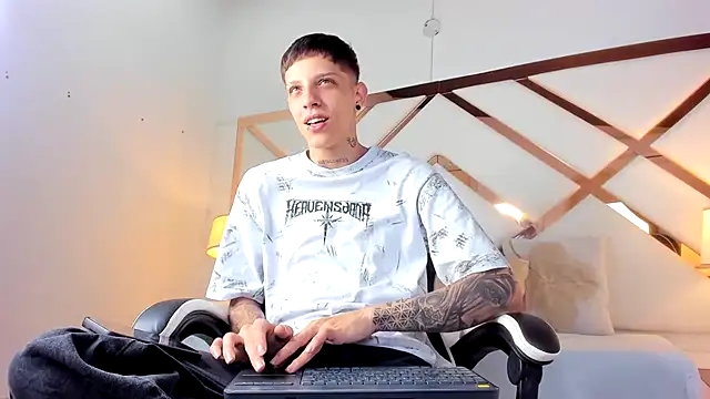 Adam hard  online show from September 26, 2025, 8:38 pm