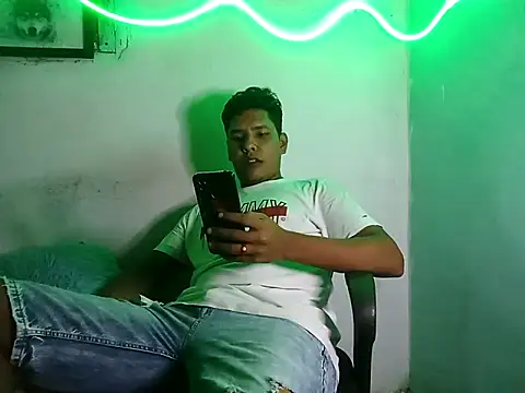 Snapshot of 628-andrew chatting on September 8, 2025, 4:17 pm 628-andrew online show from September 8, 2025, 4:17 pm