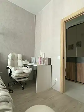 LianaCruz   online show from April 14, 2026, 5:01 am