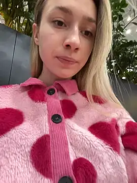 Lia  Love online show from October 22, 2025, 12:04 pm