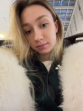 Lia  Love online show from January 12, 2026, 1:40 pm