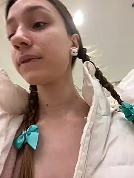 Lia  Love online show from January 27, 2025, 12:16 pm