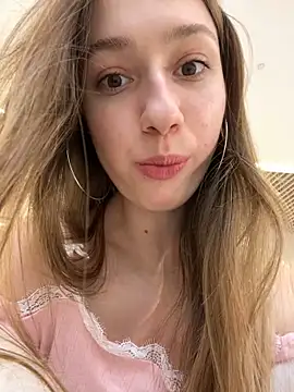 Lia  Love online show from January 10, 2025, 12:26 pm