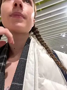 Lia  Love online show from January 6, 2025, 1:08 pm