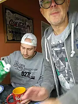 Snapshot of xxJANI2xx chatting on January 6, 2025, 7:42 am xxJANI2xx online show from January 6, 2025, 7:42 am