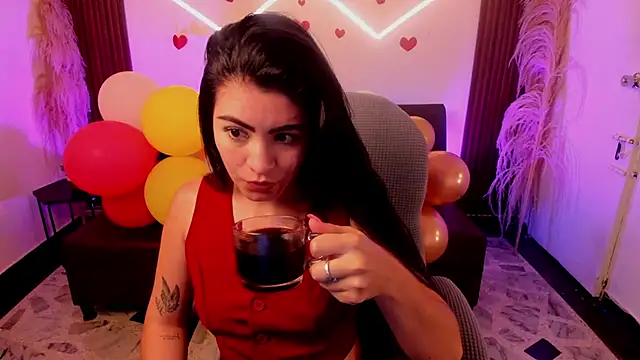 lunaalynch online show from April 21, 2026, 8:48 pm