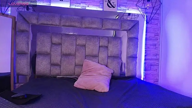 Snapshot of Emily_morgan04 chatting on October 14, 2025, 12:06 pm Emily morgan04 online show from October 14, 2025, 12:06 pm