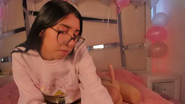 Mis  lola online show from October 14, 2025, 9:04 pm