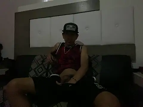 oiram27 online show from May 19, 2026, 3:41 pm