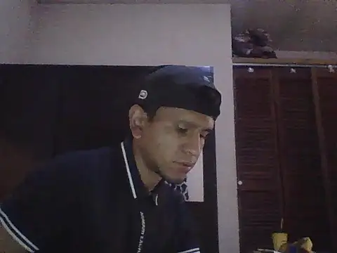 Snapshot of oiram27 chatting on October 1, 2025, 4:22 pm oiram27 online show from October 1, 2025, 4:22 pm