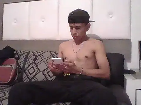 Snapshot of oiram27 chatting on November 16, 2025, 2:16 am oiram27 online show from November 16, 2025, 2:16 am