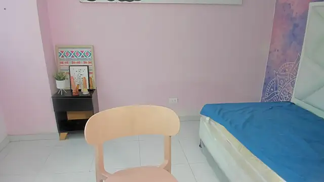 lauren rios7 online show from October 2, 2025, 7:17 pm